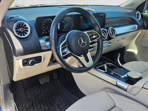 Used 2022 Mercedes-Benz GLB 250 4MATIC image 9