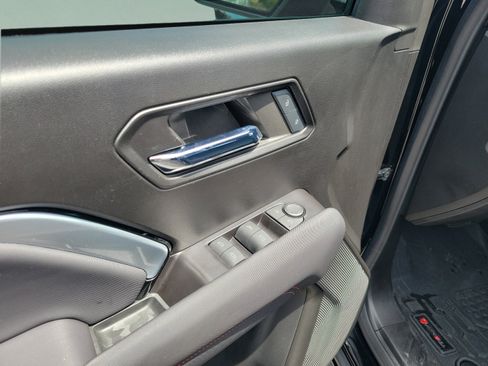 Used 2024 Chevrolet Colorado Z71 AWD/4WD image 19