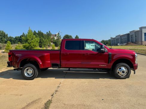 New 2025 Ford F350 Platinum image 24