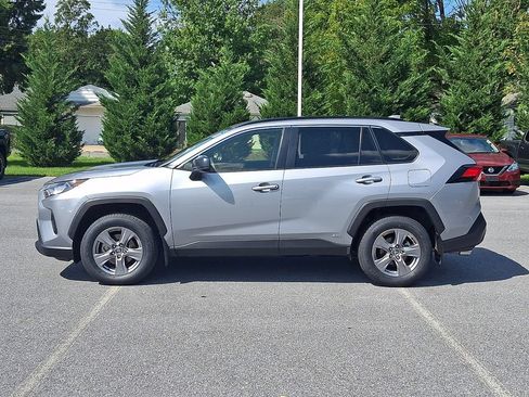 Certified 2022 Toyota RAV4 LE AWD/4WD image 7