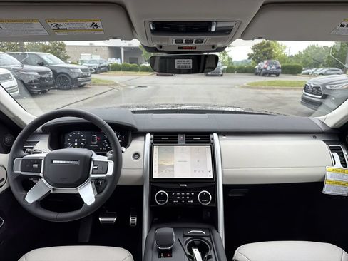 New 2026 Land Rover Discovery Limited Edition AWD/4WD image 18