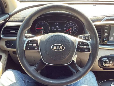 Used 2019 Kia Sorento LX image 10