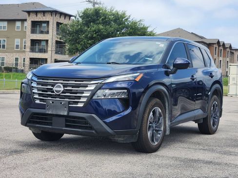 Used 2024 Nissan Rogue SV FWD image 2