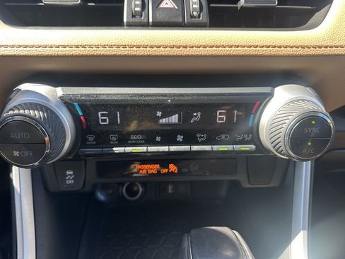 Used 2019 Toyota RAV4 XLE Premium image 19