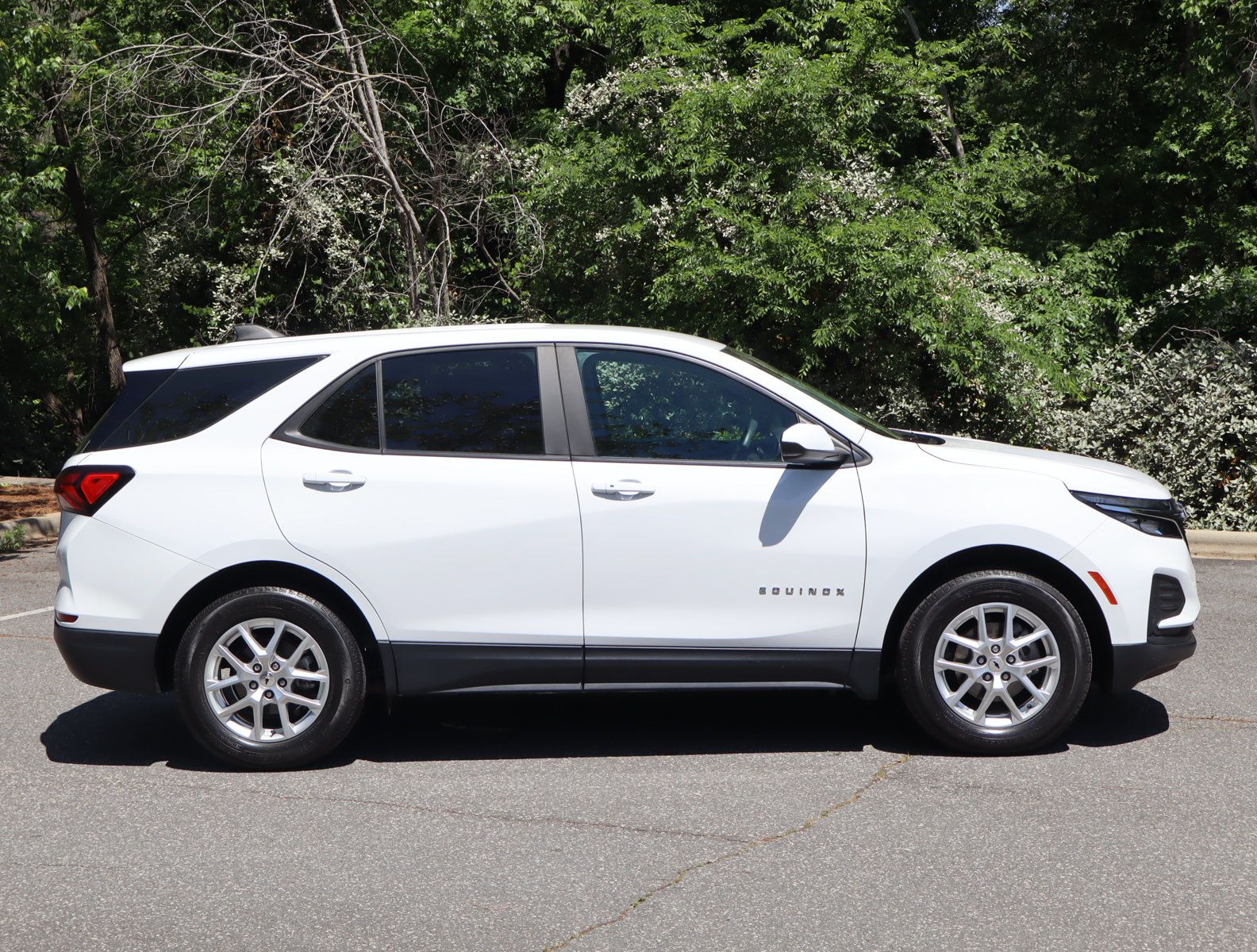 Used 2024 Chevrolet Equinox LS FWD image 10