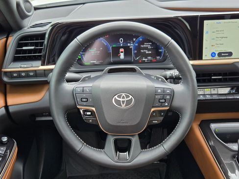 Used 2025 Toyota Crown Signia w/ Advanced Technology Package AWD/4WD image 27