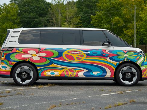 Used 2025 Volkswagen ID. Buzz Pro S RWD image 10