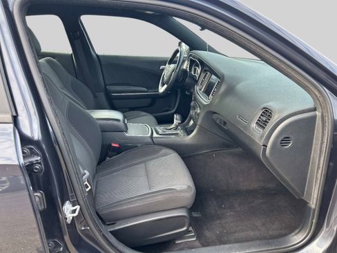 Used 2016 Dodge Charger SXT RWD image 18