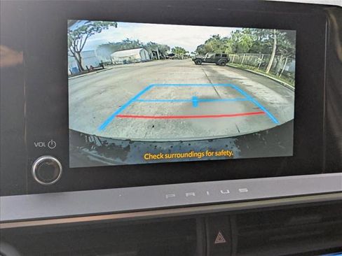 Used 2024 Toyota Prius XLE FWD image 13