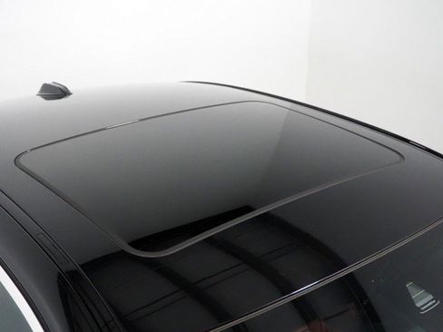 Used 2024 BMW 330i Sedan w/ Convenience Package image 4