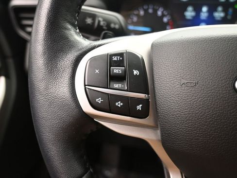 Used 2020 Ford Explorer XLT w/ Comfort Package image 16