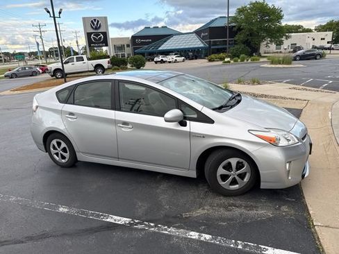 Used 2013 Toyota Prius Four w/ Deluxe Solar Roof Pkg FWD image 3