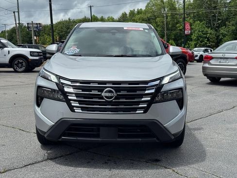 Certified 2025 Nissan Rogue SV FWD image 8