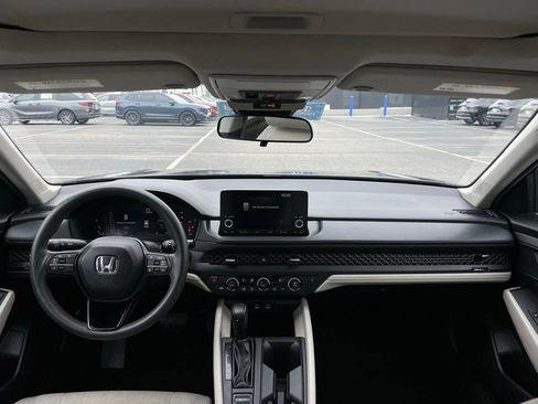 Used 2025 Honda Accord SE image 10