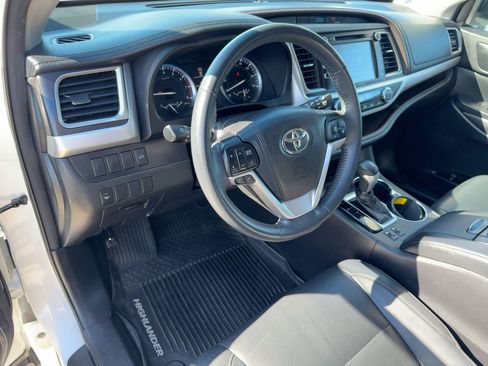 Used 2016 Toyota Highlander XLE image 4