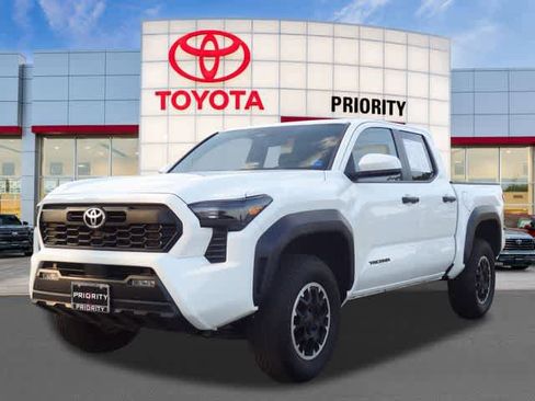 Used 2024 Toyota Tacoma TRD Off-Road AWD/4WD image 1