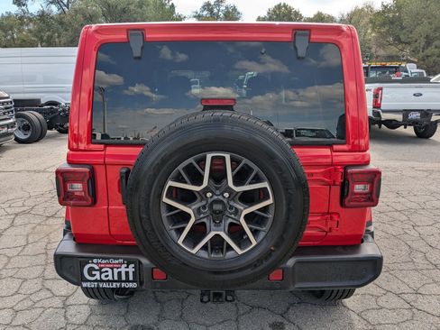 Used 2024 Jeep Wrangler Sahara w/ Technology Group image 5