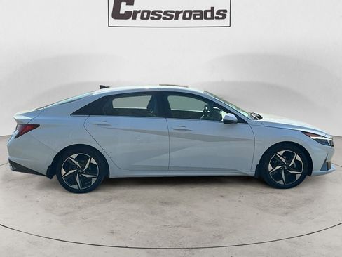 Used 2022 Hyundai Elantra Limited image 6