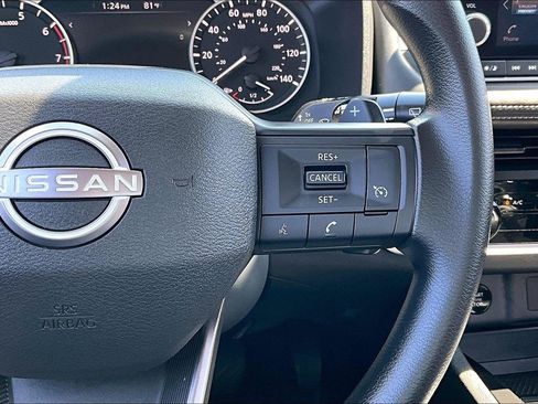 Used 2025 Nissan Rogue S AWD/4WD image 13