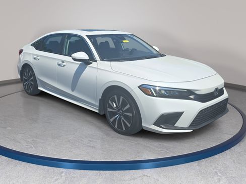 Used 2024 Honda Civic EX image 3