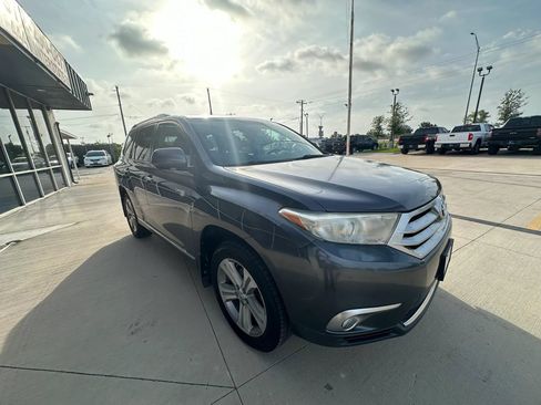 Used 2012 Toyota Highlander Limited w/ Tow Pkg FWD image 7