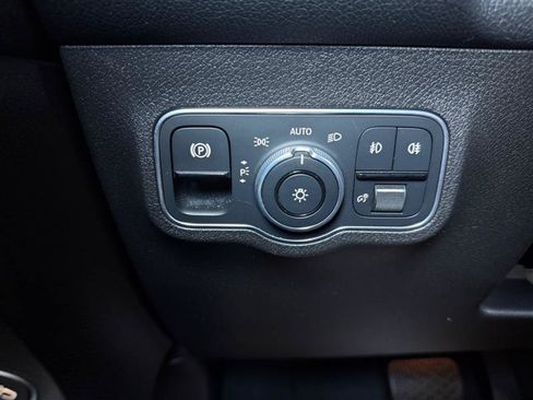 Used 2020 Mercedes-Benz GLB 250 4MATIC image 34