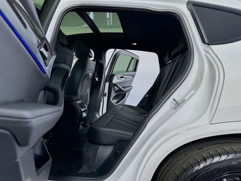 Used 2024 BMW X4 M40i w/ Premium Package image 34