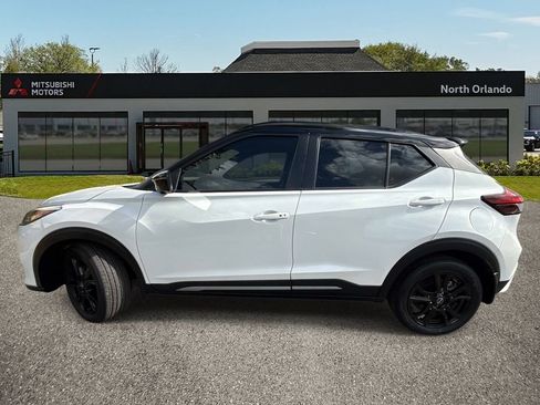 Used 2023 Nissan Kicks SR w/ SR Premium Package FWD image 2