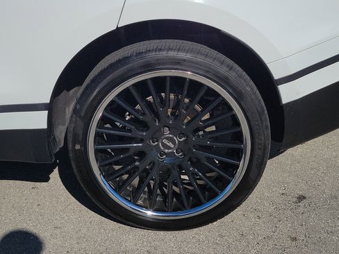 Used 2019 Land Rover Range Rover Velar S image 9