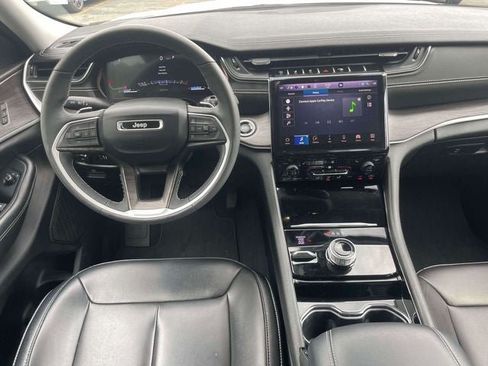 Used 2023 Jeep Grand Cherokee L Limited AWD/4WD image 16