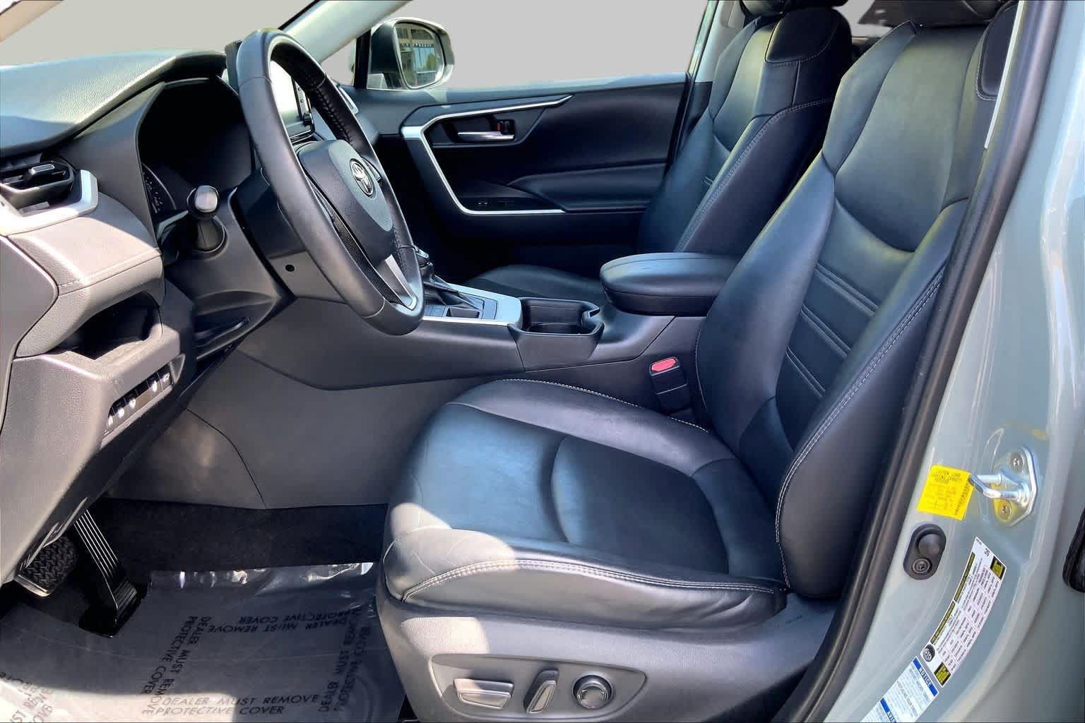 Used 2021 Toyota RAV4 XLE Premium AWD/4WD image 7