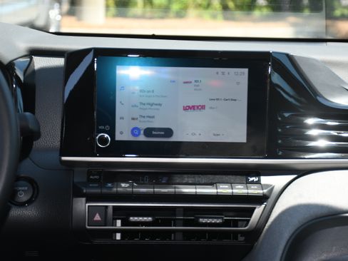 Used 2026 Toyota Camry LE w/ Convenience Package FWD image 16