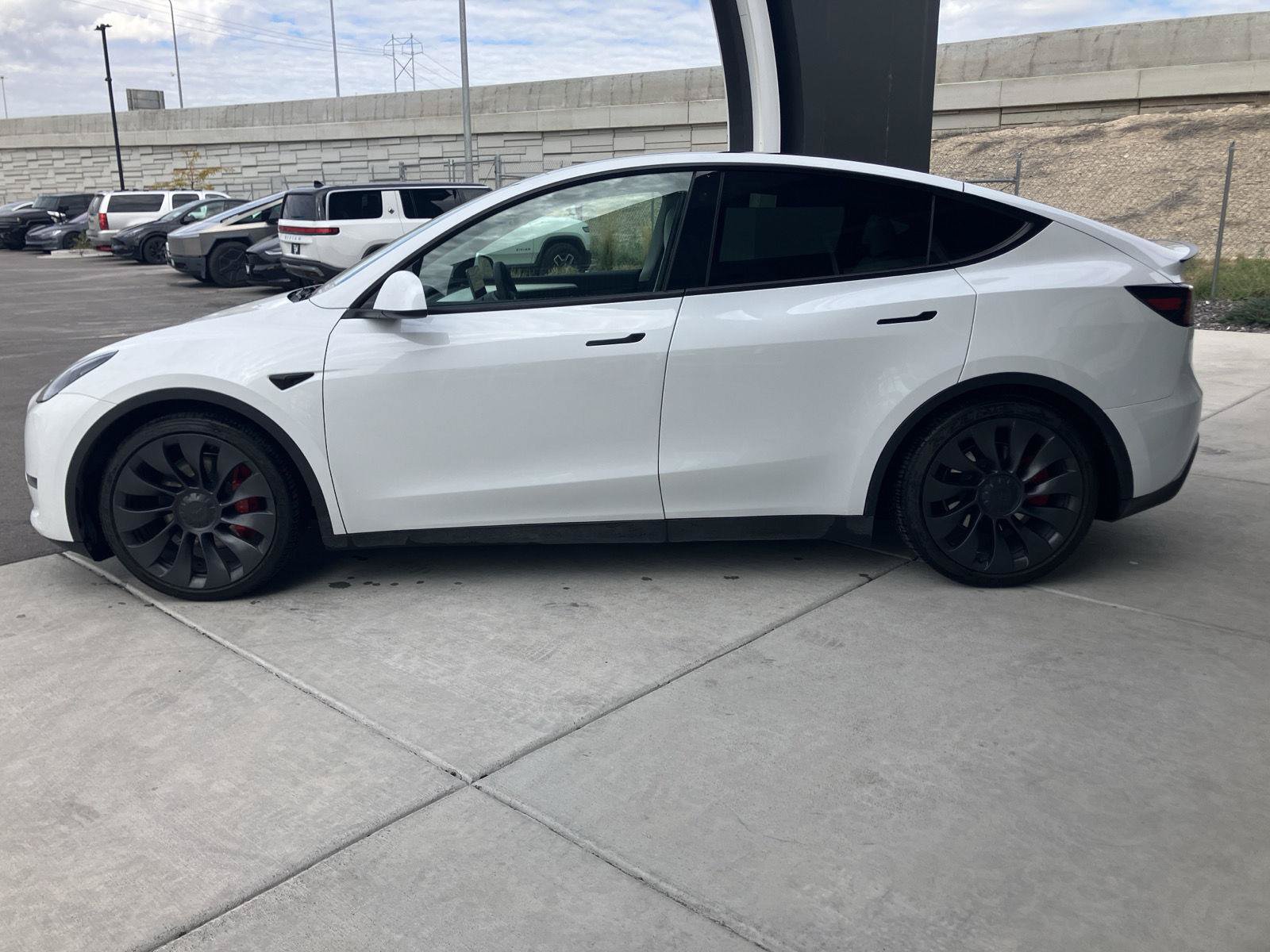 Used 2023 Tesla Model Y Performance AWD/4WD image 5