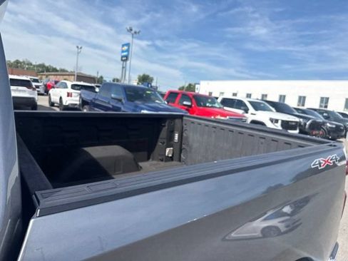 Used 2022 Chevrolet Silverado 1500 LTZ w/ Technology Package AWD/4WD image 12