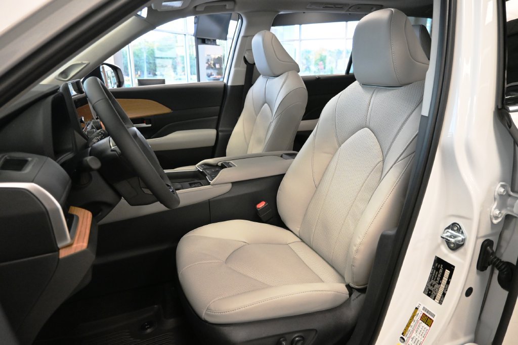 New 2026 Toyota Grand Highlander AWD image 11