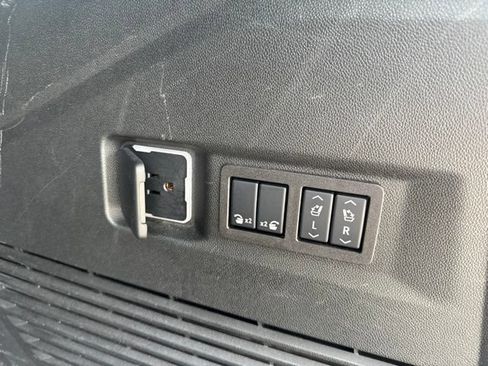 Used 2024 Chevrolet Tahoe Premier RWD image 15