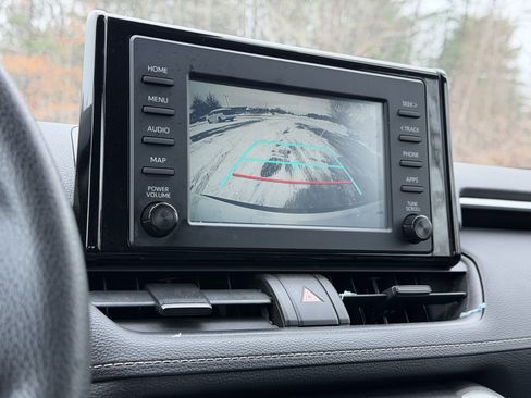 Used 2019 Toyota RAV4 LE image 7