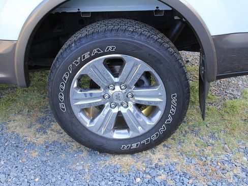 Used 2018 Ford F150 King Ranch w/ Equipment Group 601A Luxury AWD/4WD image 5