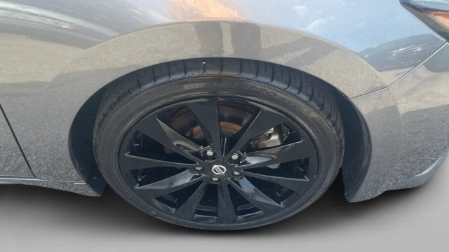 Used 2021 Nissan Maxima SR w/ Sport Mat Group FWD image 6