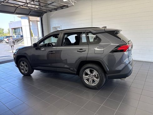 Certified 2025 Toyota RAV4 LE AWD/4WD image 5