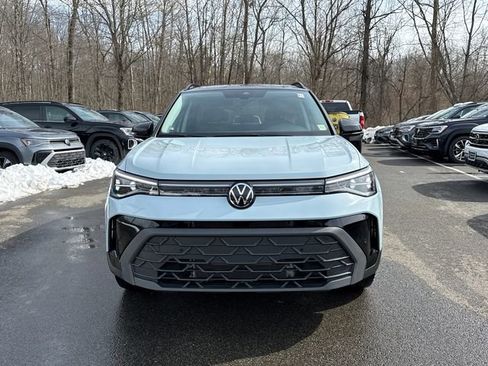 Certified 2025 Volkswagen Taos SE image 8