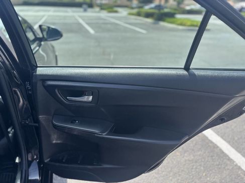 Used 2016 Toyota Camry SE image 21