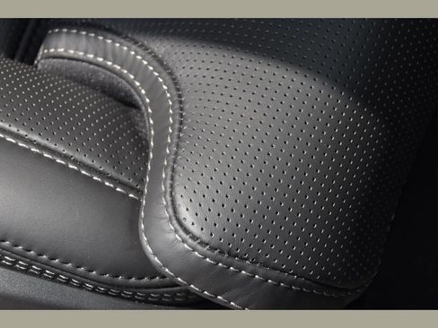 Certified 2025 Volvo XC60 B5 Ultra w/ Protection Package Premier image 33