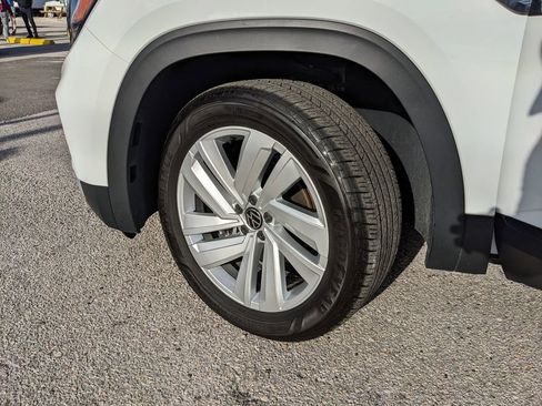 Used 2023 Volkswagen Atlas Cross Sport SE image 34