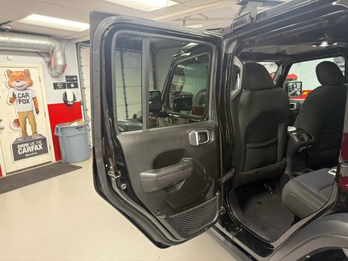 Used 2022 Jeep Wrangler Unlimited Sport image 29