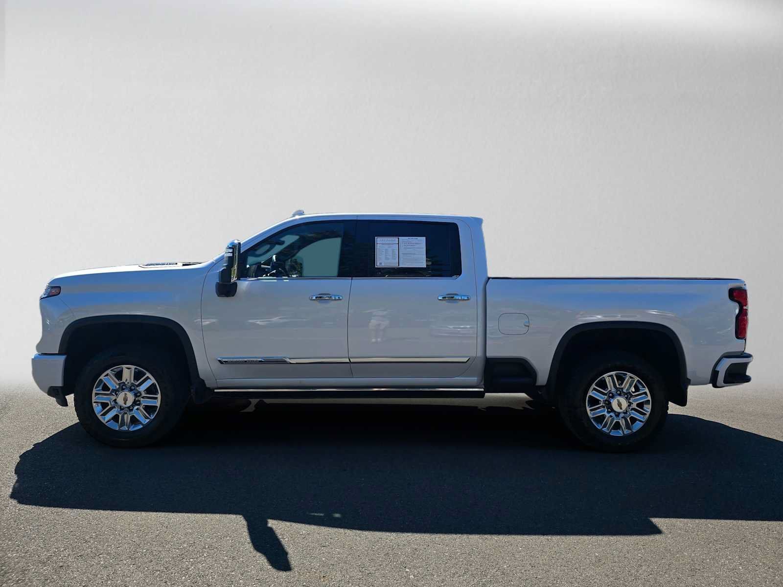 Used 2024 Chevrolet Silverado 2500 High Country w/ Technology Package AWD/4WD image 6