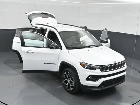 Used 2024 Jeep Compass Latitude w/ Altitude Special Edition AWD/4WD image 56