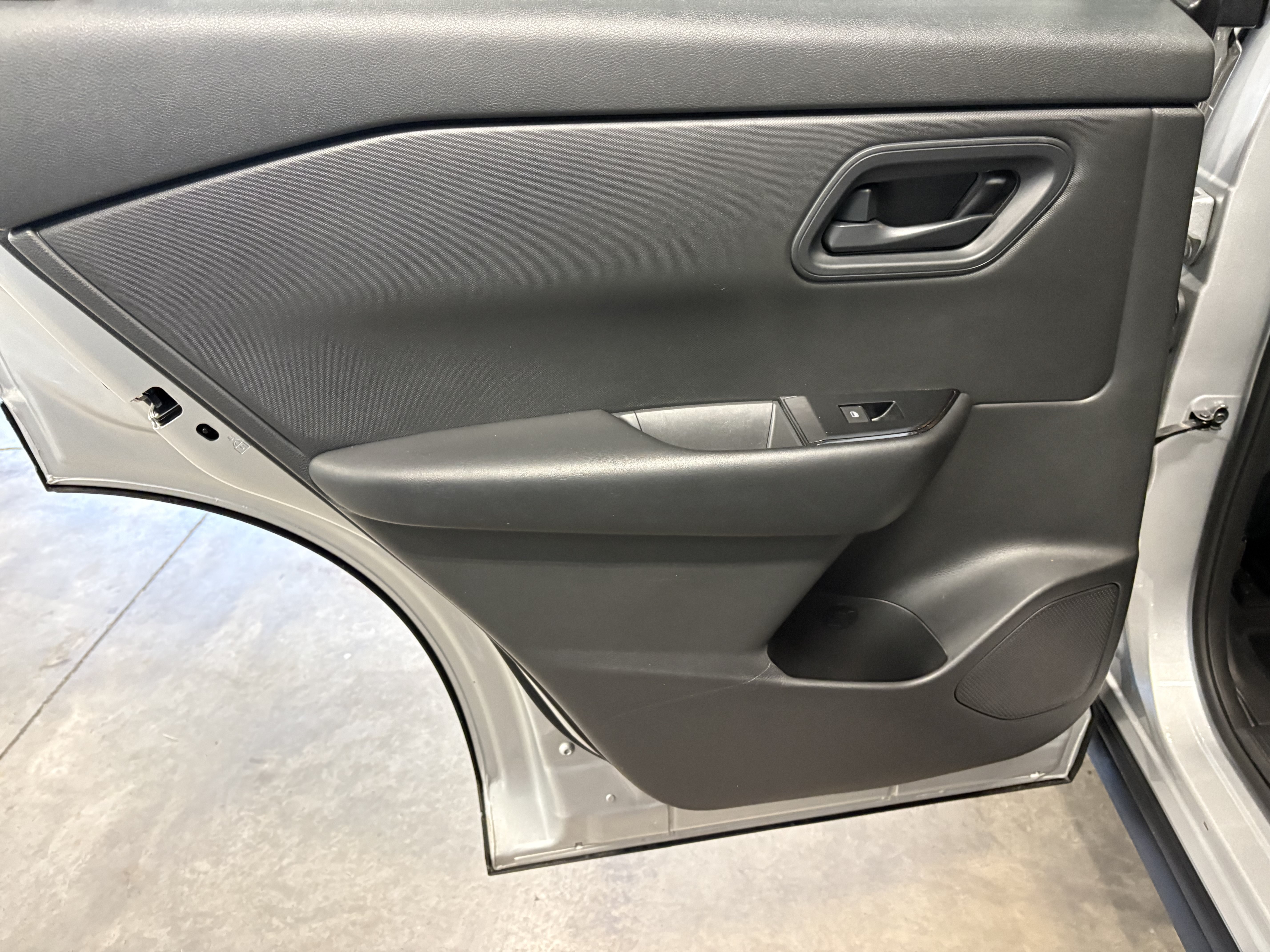 Used 2024 Nissan Rogue S AWD/4WD image 9