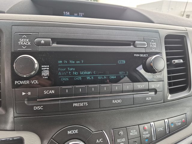 Used 2013 Toyota Sienna LE FWD image 11