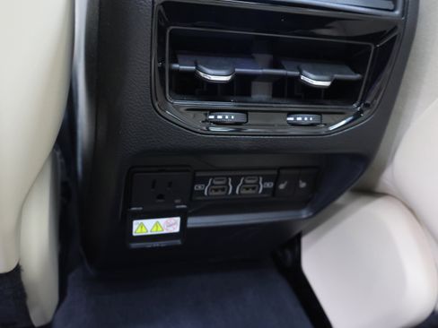 Used 2023 Jeep Grand Cherokee Limited image 36